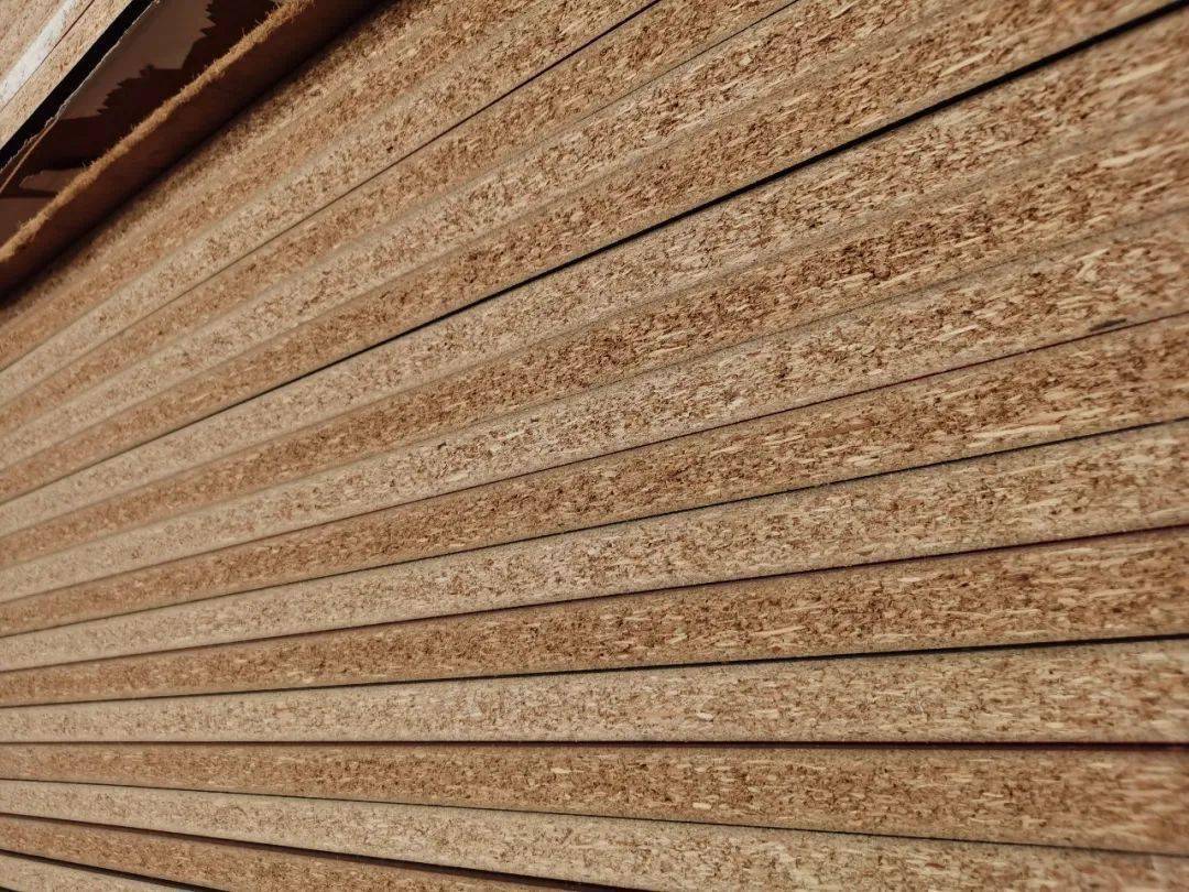 实木郑州颗粒板：最差的板材？与密度板环保PK，谁更胜一筹？